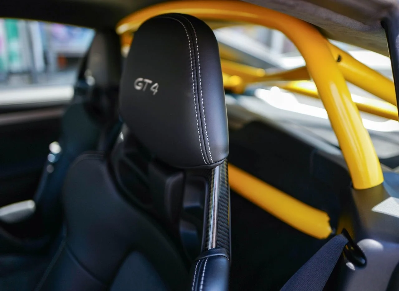 DAS Sport bolt-in roll bar fitted in a Porsche Cayman GT4 interior